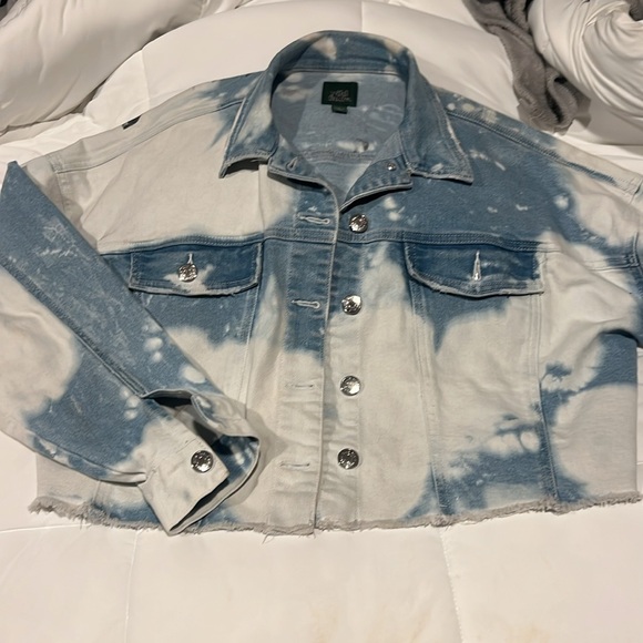 Artistic Wolf painted denim crop jacket - Picture 5 of 7